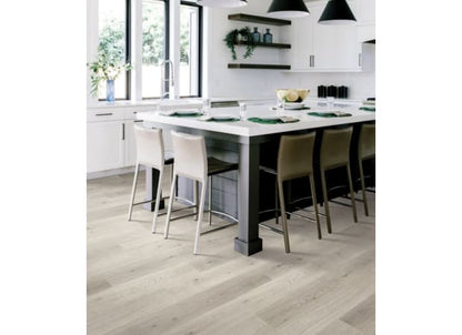 Hampton Villa in Sunshower Oak Laminate